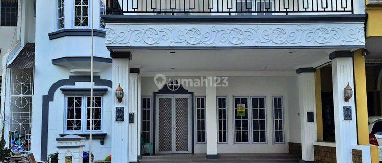 Rumah Cantik Artistik Depan Taman Di Kota Wisata Cibubur 1