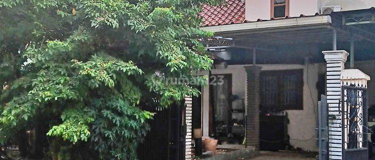 Rumah 1,5 Lantai Nyaman Terawat di Raffles Hills Cibubur 1