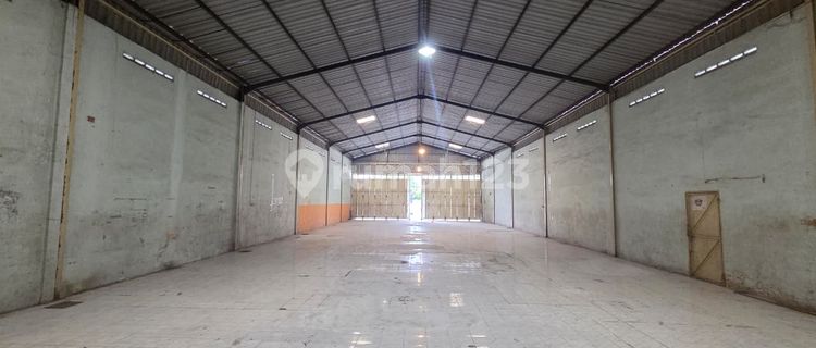 Spacious Warehouse Suitable for Any Business on Jalan Gajah Raya 1