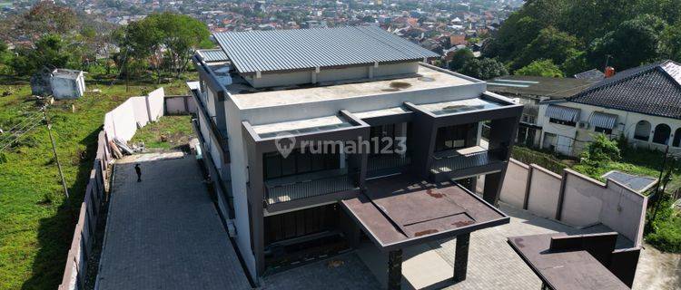 Rumah Baru Mewah View 2 Lantai Furnished Area Candisari Semarang 1