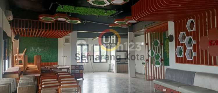 Bangunan Usaha di Jalan Banjarsari 1