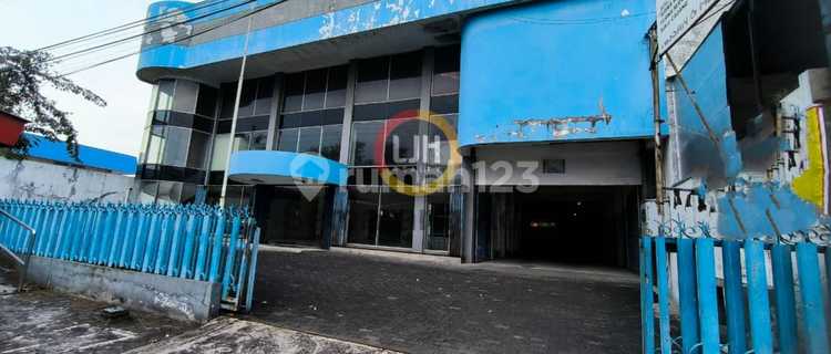 The building is suitable for an office on Dr. Cipto Street. 1