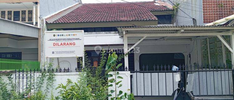 Rumah di Perum Green Garden Blok B12 SHM Butuh Renovasi 1