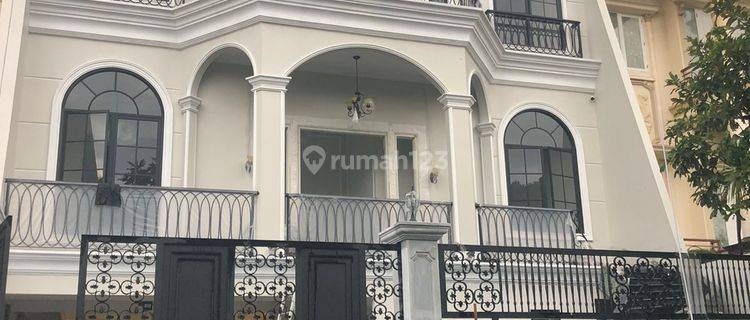 rumah mewah katamaran pik  lokasi bagus depan taman 1