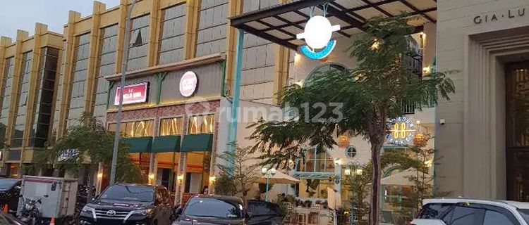 For rent: Golf Island Boulevard shop house opposite sea view 1