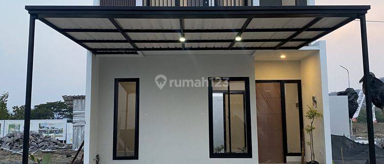 Rumah dua lantai pandanaran avenue depan pom bensin tembalang semarang 1