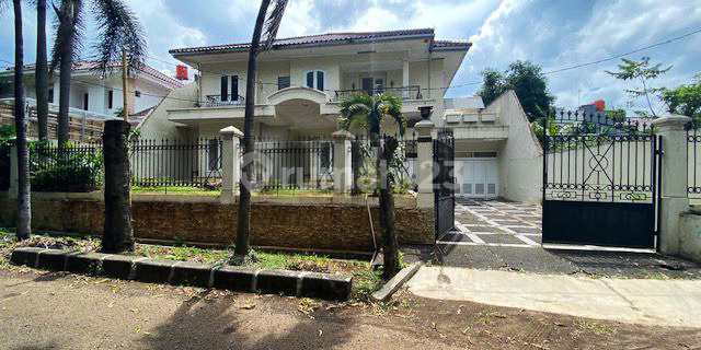 Semi-Furnished SHM House - Certificate of Ownership in Taman Lebak Bulus, Lebak Bulus Needs Renovation 1