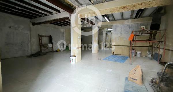 Ready-to-Use Shophouse in Mt Haryono 1