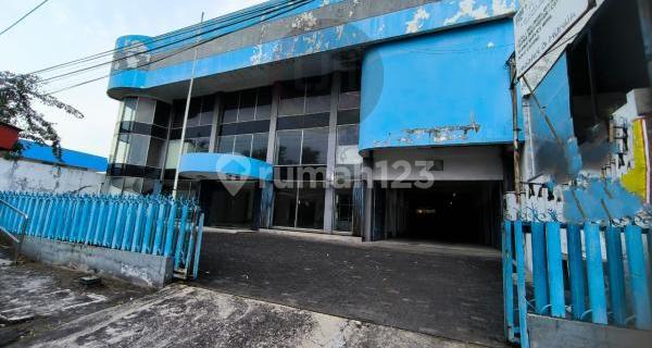 Building suitable for an office on Dr. Cipto Street. 1