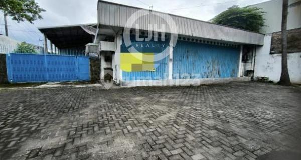 Bangunan Usaha di Jalan Majapahit 1