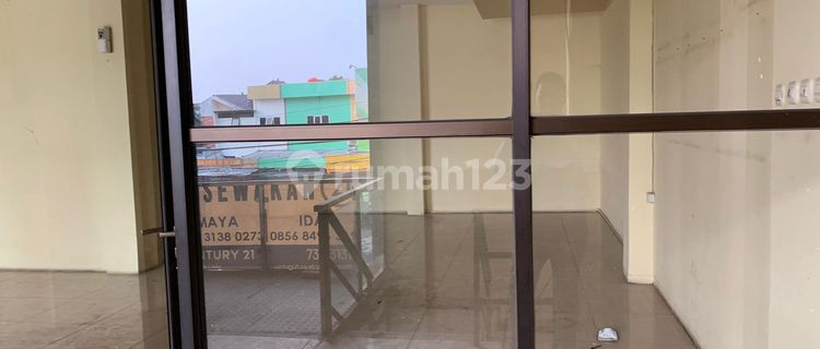 Nice 3-Storey Shop House Near Veteran Road 1