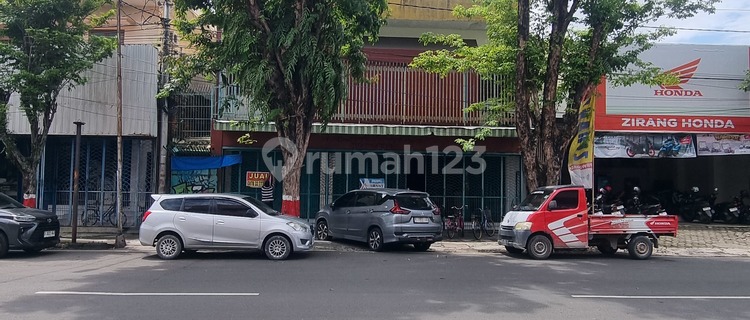 Want to Sell ASAP !! Commercial Space 1225 sqm Land, 2000 sqm Building on Jl. S Parman Purwodadi. Prime Location in the Center of Purwodadi City, Ideal for Banks, Restaurants, Clinics, Hotels, Educational Centers, Offices, or Retail Businesses Focused in the Heart of Purwodadi City. 1