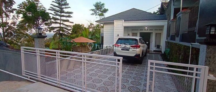 JUAL CEPAT!! TURUN 100 JUTA !RUMAH NUASA VILLA di SALATIGA!! 3 KT!! VIEW SUNRISE SGT INDAH !! FULLY FURNISHED!!BANGUNAN BAGUS !! Ada kolam ikan, air terjun, taman dpn dan belakang!Tinggal angkat koper ! 1