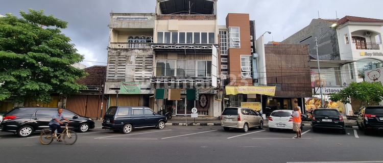For Rent! Affordable Rent! 8-Meter Wide & 4-Story Shop House, Strategic Location, In the Center of Semarang City, Near Paragon, Depok Street, Good Building, Land Area 192, Building Area 441 (8 x 24), Ideal for Restaurant, Bank, Office, and Tutoring Center. 1