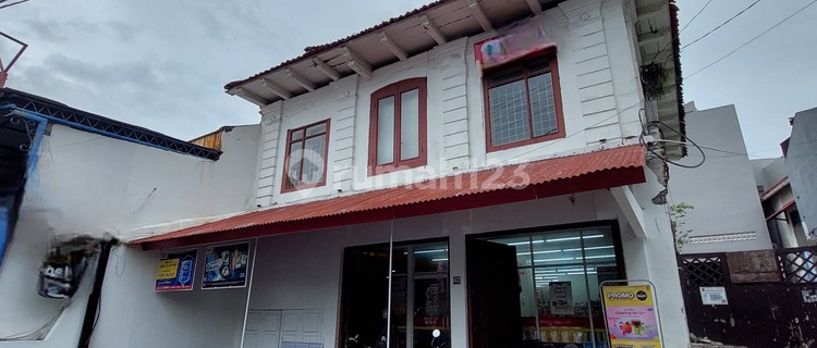 Sewa Kota Lama Semarang...Jarang Ada Sebagussss Ini Lokasinya , Selangkah ke Speigel dan Gereja Blenduk Icon Kota Lama dan Dekat Lahan Parkir ...Strategis Sekali Lt.225m2 2 Lantai 1