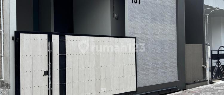 New House for Sale!! Prime Location in the Heart of Semarang City, Tanah Mas Area, 3 Bedrooms, 2 Bathrooms, Land Area 120 sqm, Building Area 120 sqm. Already Equipped with Upper and Lower Water Tanks, Water Heater, Ready to Move In, Just Furnish It. 1