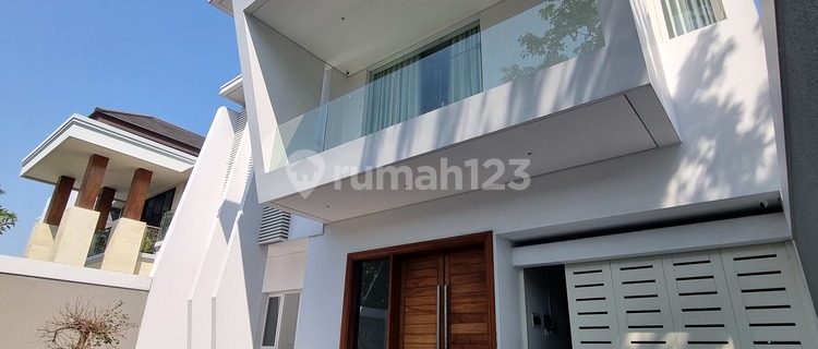 Quick Sale Luxury House In Graha Padma Semarang, fully furnished, 4+1 bedrooms, 4+1 bathrooms, land area 360, building area 500. 1
