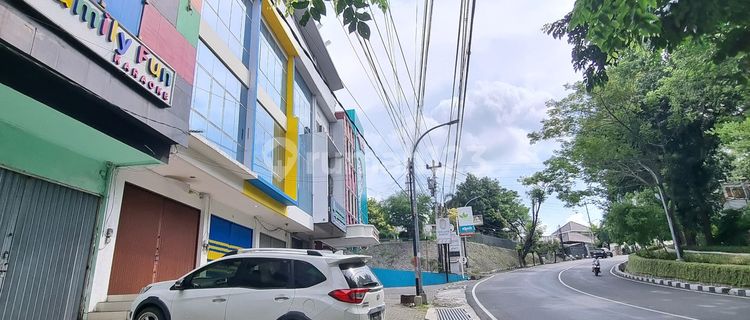 For Rent: Strategic Shop House in Central Semarang, Jl. Diponegoro, 3 Floors, 4.5m Width.. Excellent and Very Strategic Location for Branding, Suitable for Upper-Middle New Businesses, Good for Offices, Banks, Salons, Clinics, etc. 1
