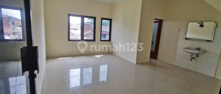 Grab It Fast, Cheap, Strategic Shop House, Singgasana Mekar Wangi, Main Road 1