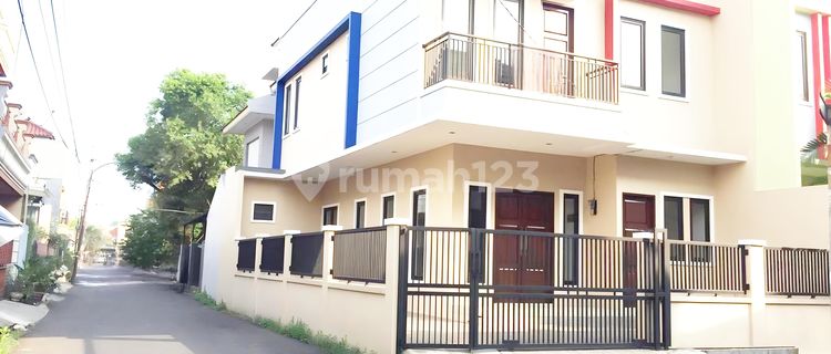 Rumah Modern Minimalist 3 Lantai di Rawamangun 1