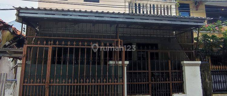 Rumah 2 Lantai Nyaman di Tomang Jakarta Barat 1