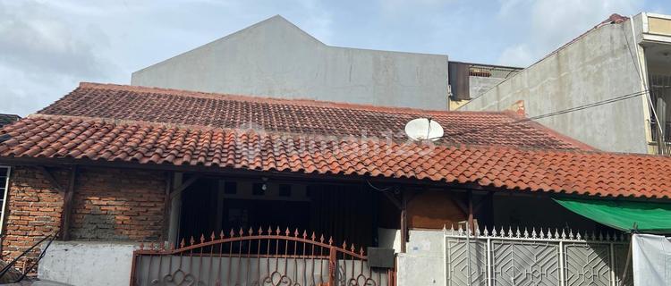 Dijual Rumah Tua Lokasi Cocok untuk Bangun Kost, Ruko dan Kantor, Tomang Jakarta Barat , Tomang 1