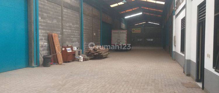 Disewakan gudang bagus SHM 1200m2 Jln Cibolerang 1