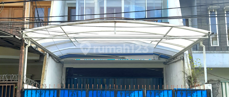 Rumah Sewa Tomang. 3 Lantai. 5x20. Jalan Raya 2 Mobil. Siap Huni 1