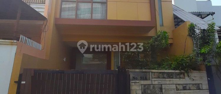 Rumah Tomang. 3 Lantai. 7x13. Jalan 2 Mobil. Siap Huni 1