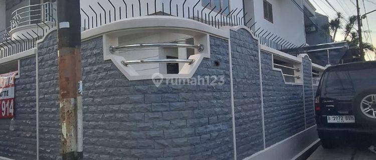 Rumah Disewa Sunrise Garden..bgs.depan Taman ..jarang Ada Lt.225m2 1