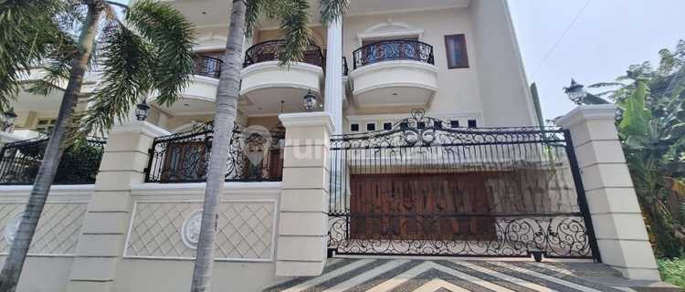FRANS CEN-DISEWAKAN..Rumah Green Garden .jlan lebar banget..cocok utk tinggal/semi kantor  Lt. 240m2 1