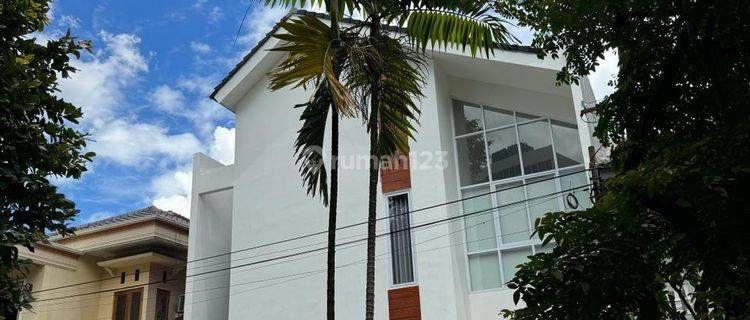 Dijual Rumah Mewah 2 Lantai Daerah Cideng  1