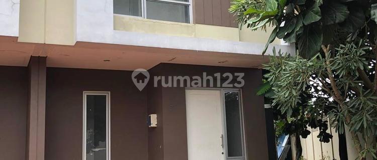 Two-Story Flood-Free House in Malibu Village, Gading Serpong 1