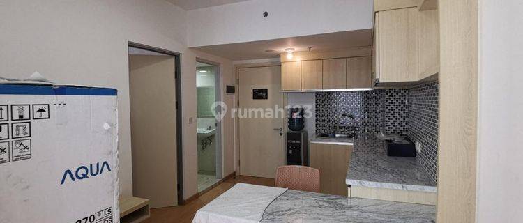 1 Unit Apartemen di Gading Serpong, Full Furnished, View Pool 1