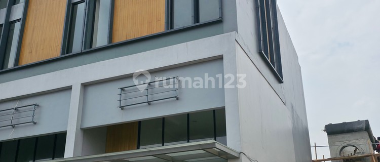 Three-Story Hook Ruko for Rent in Grand Wisata Bekasi – Near Toll Road & Mall 1
