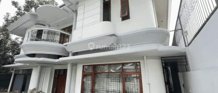 Rumah Elite Dan Modern di Bandung Kota, Dekat Pintu Tol Pasteur 1