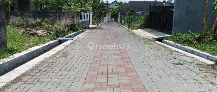 Di Jual Tanah Pekarangan Bagus di Sebelah Timur Pakuwon Mall..  1