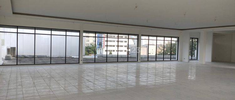 Gedung Kondisi Bagus Pinggir Jalan, Jakarta Pusat  1