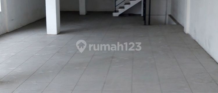 Robinson Apartment Shop 1