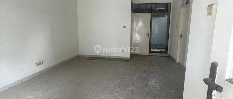 Rumah Di Sutera Flamboyan Shm Butuh Renovasi Selatan 1