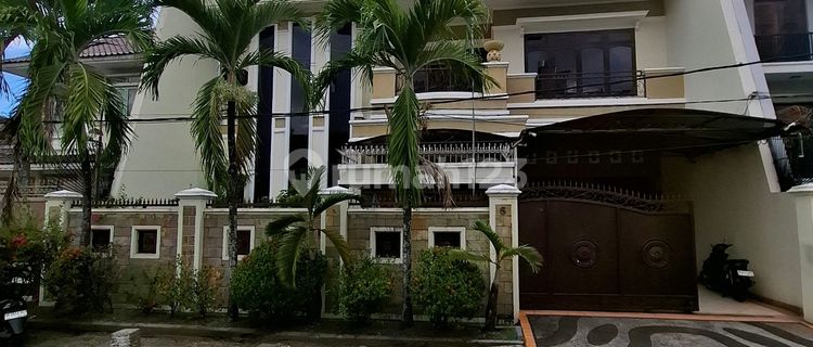 Rumah Mewah Tengah Kota Makassar  1
