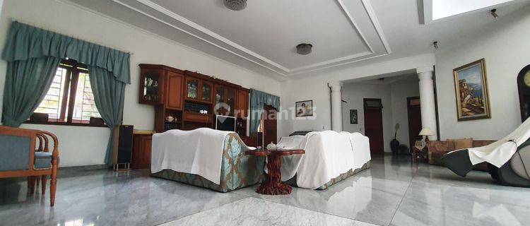 Rumah 2 Lantai Bagus Semi Furnished SHM di Sebelah Gandaria City, Jakarta Selatan 1