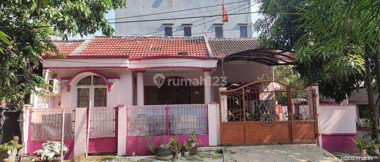 Dijual Rumah Hoek Siap Huni Bagus di Perumahan Duta Bumi 1