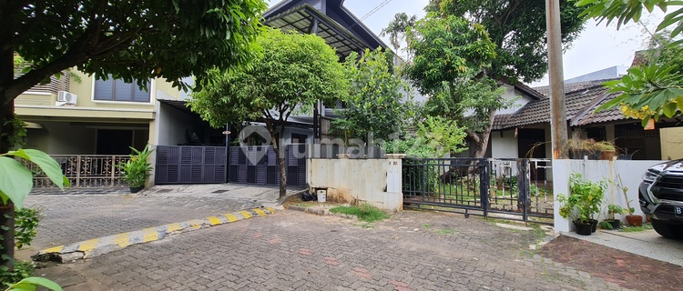 Rumah di Kemang Pratama 2 Bekasi Hoek Bagus Parkir Luas 1