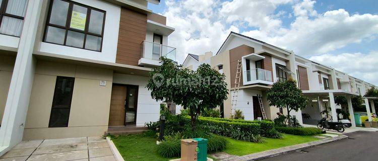 Hoek Lebar 6 Panjang 11 semi furnished 2 lantai di Olive Residence Summarecon Bekasi  1