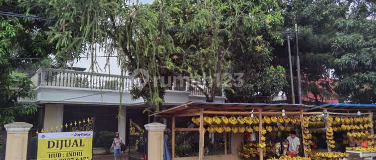Rumah Halaman Luas Garasi Carport Luas Lokasi Bagus Di Ciledug 1