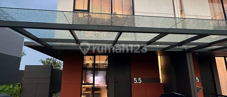Modern 2-story house in Lippo Karawaci Central 1