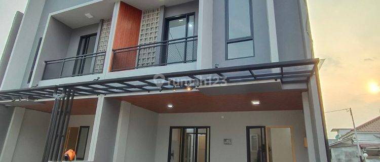 Rumah Mewah Samping Masjid Kubah Emas Meruyung Limo Depok 1