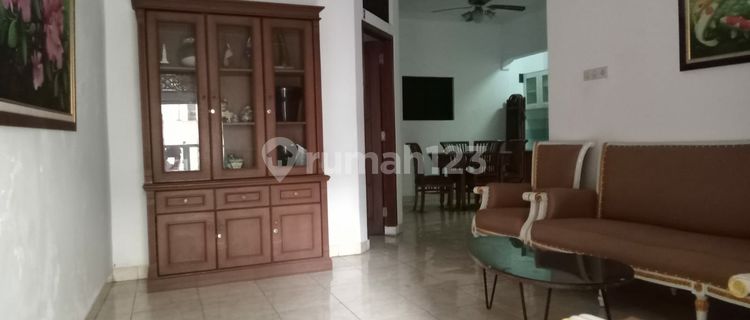 Disewa rumah 2 lantai dekat perkantoran di Benhil, Jakarta Pusat 1