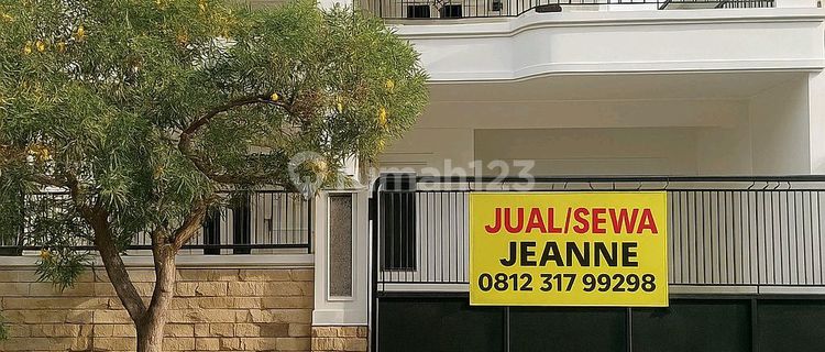 Dian Istana - Queen's Garden Sby Ready to Occupy 2-story Semi-furnished. 1